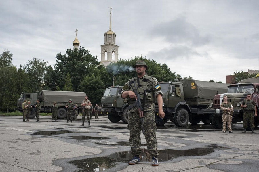 Украинские военные в Славянске и Краматорске