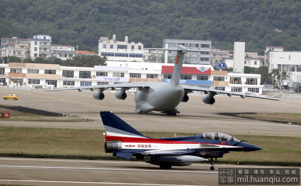 Первый тяжелый военно-транспортный самолёт Китая Y-20 прибыл в Чжухай