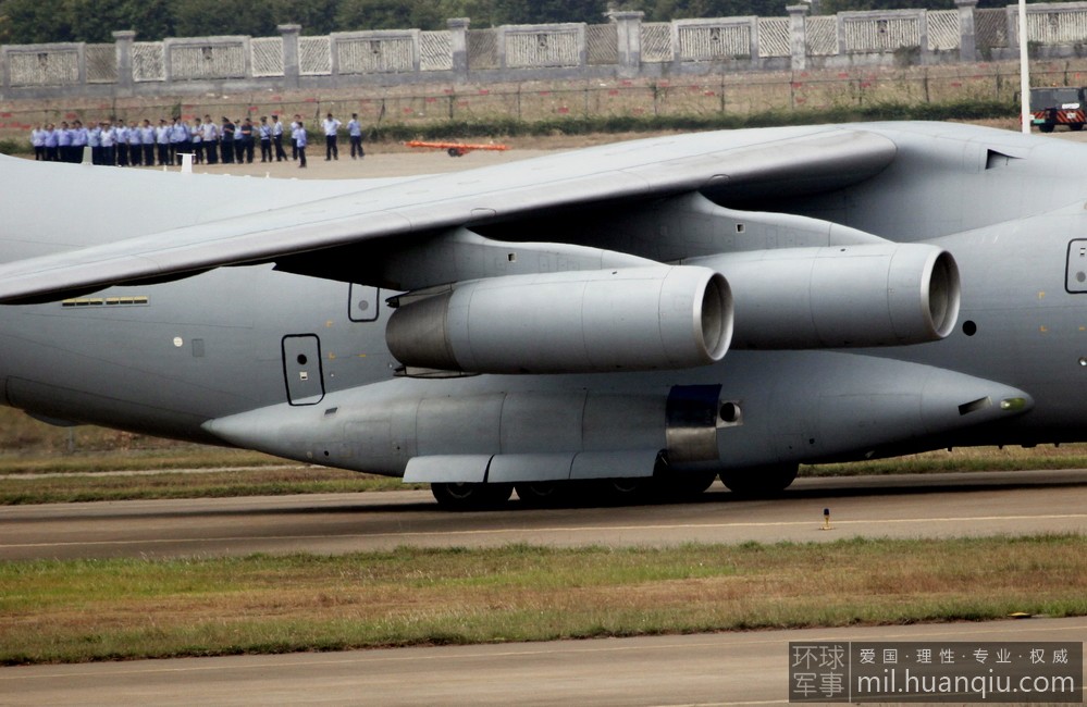 Первый тяжелый военно-транспортный самолёт Китая Y-20 прибыл в Чжухай