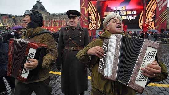 На Красной площади в Москве состоялся торжественный марш, посвященный историческому параду 7 ноября 1941 года