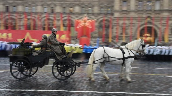 На Красной площади в Москве состоялся торжественный марш, посвященный историческому параду 7 ноября 1941 года