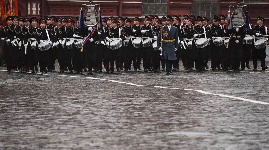 На Красной площади в Москве состоялся торжественный марш, посвященный историческому параду 7 ноября 1941 года