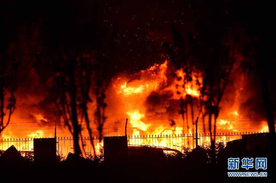 Число погибших от мощнейших взрывов на складе в  Тяньцзине  возросло до 44