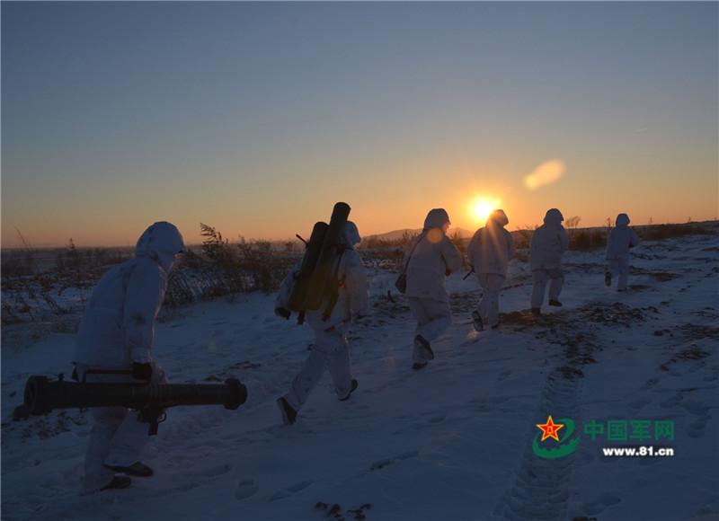 Фотографии с зимних учений БМП-86А НОАК