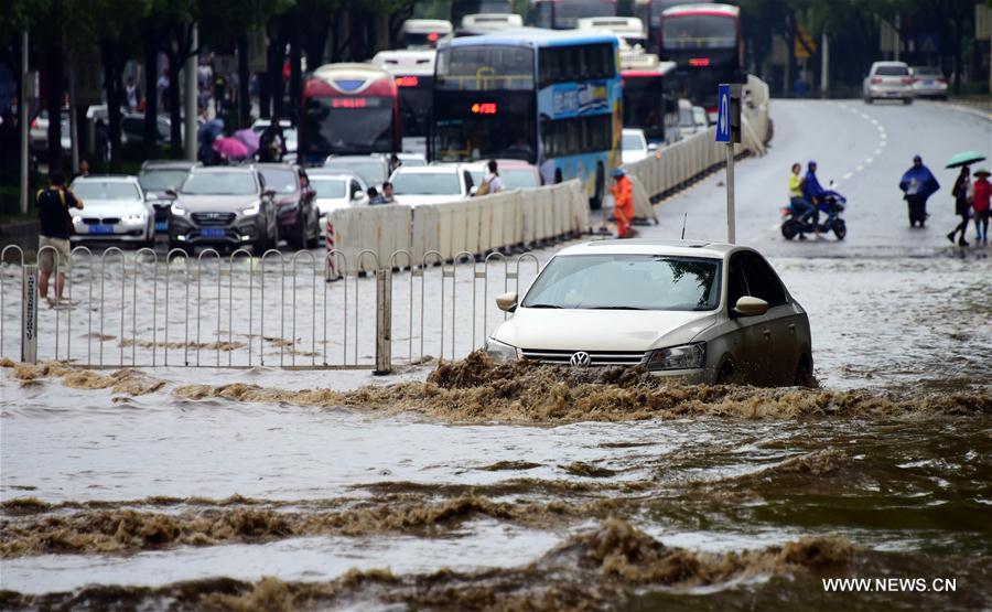 Проливные дожди вызвали затопление в Центральном Китае