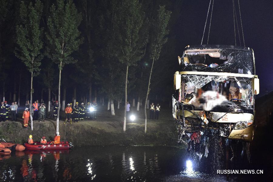 Автобус с 30 пассажирами упал в водоем в Северном Китае, найдено четверо выживших