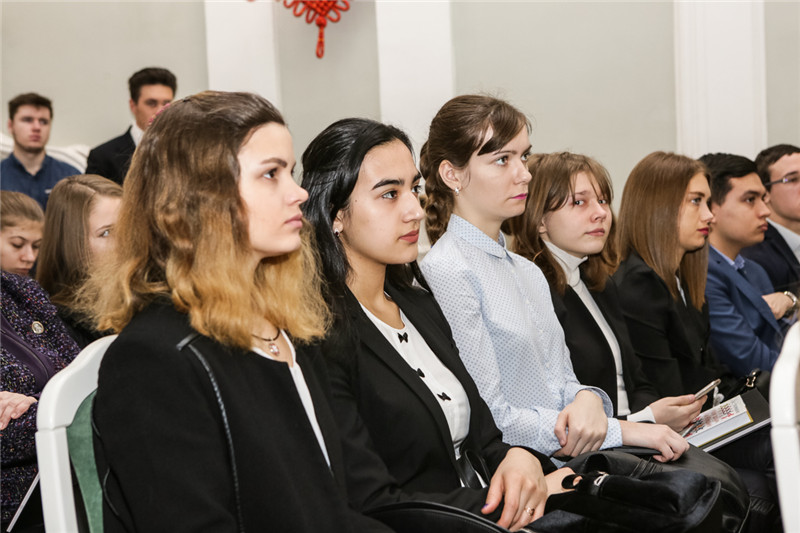 Генконсул КНР в Петербурге: китайцы едут в Петербург, потому что здесь с ними говорят на китайском