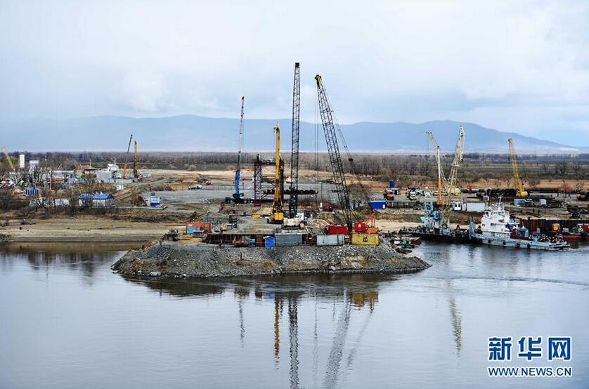 Строительство железнодорожного моста на российско-китайской границе в провинции Хэйлунцзян