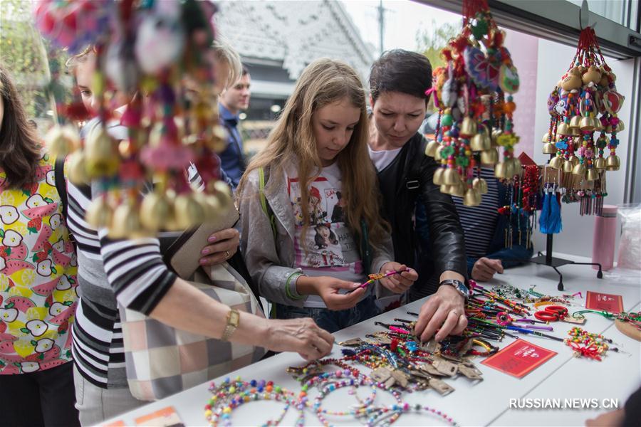 Китайская храмовая ярмарка в центре Москвы