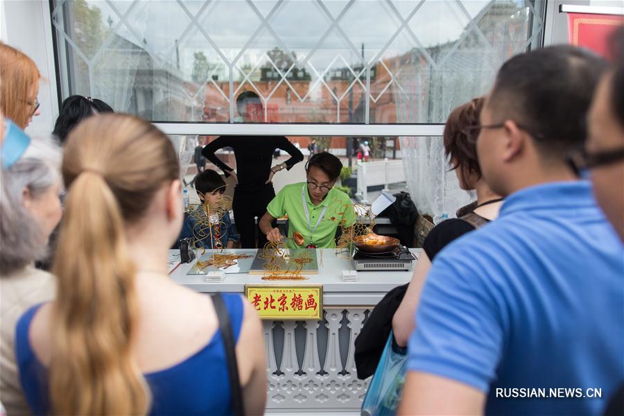 Китайская храмовая ярмарка в центре Москвы