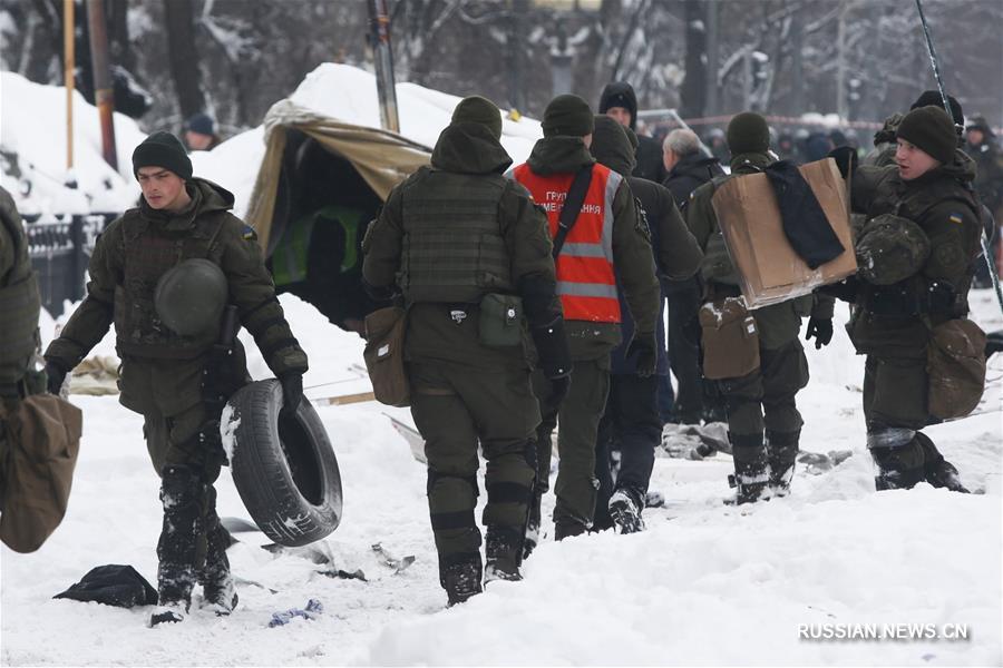 У здания Верховной Рады Украины демонтировали палаточный городок