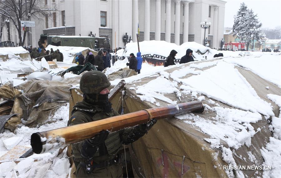 У здания Верховной Рады Украины демонтировали палаточный городок