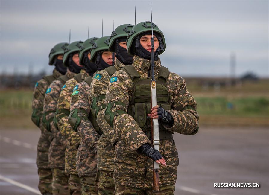 На казахстанской военной базе "Отар" прошла репетиция парада в честь Дня защитника Отечества