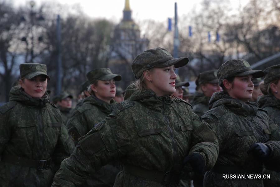 Репетиция Парада Победы на Дворцовой площади Санкт-Петербурга