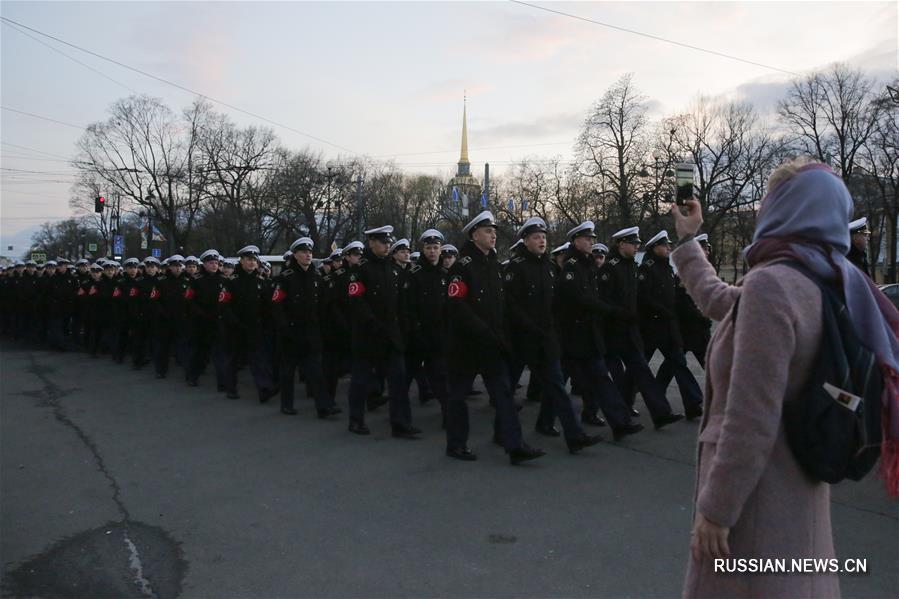 Репетиция Парада Победы на Дворцовой площади Санкт-Петербурга