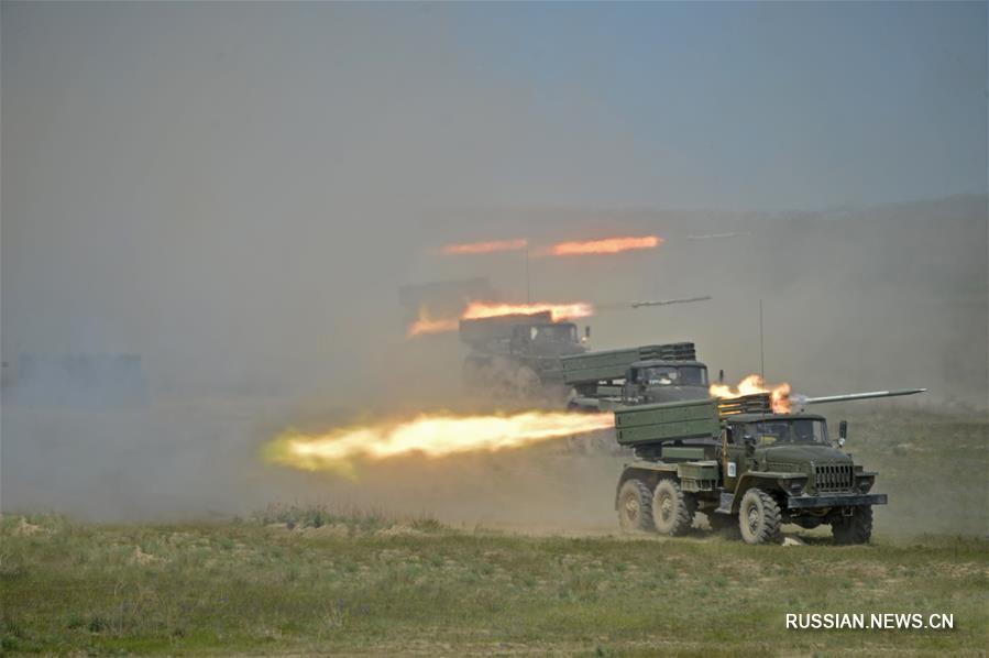 Военный парад на базе Отар в Казахстане