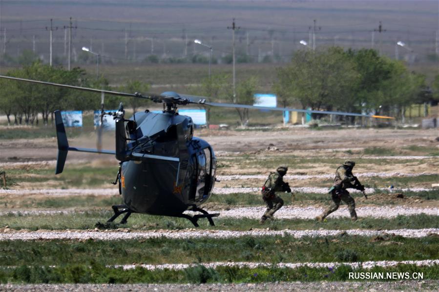 Военный парад на базе Отар в Казахстане