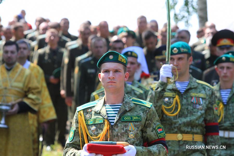 Спустя 77 лет останки погибшего в годы ВОВ в Украине пограничника-белоруса захоронили на родине