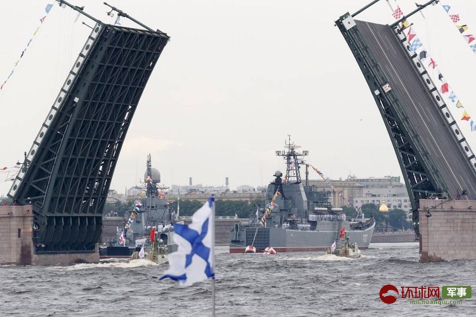 В Санкт-Петербурге состоялась генеральная репетиция военно-морского парада в честь Дня ВМФ