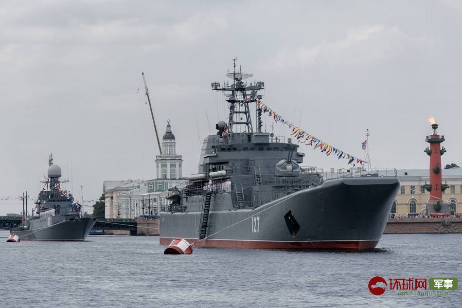 В Санкт-Петербурге состоялась генеральная репетиция военно-морского парада в честь Дня ВМФ