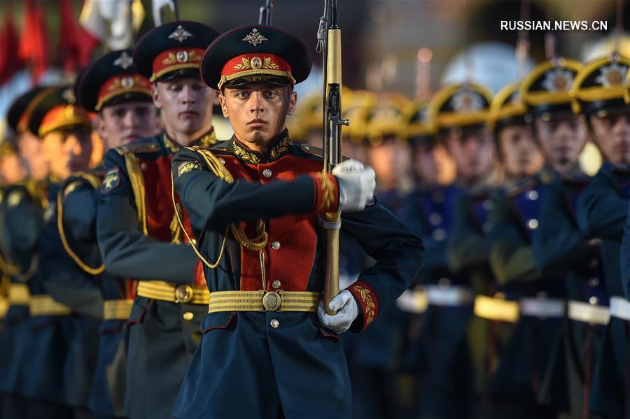 В Москве проходит Международный военно-музыкальный фестиваль "Спасская Башня"