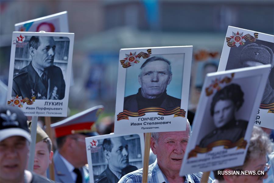 25 тыс. человек приняли участие в марше "Бессмертного полка" в столице Казахстана