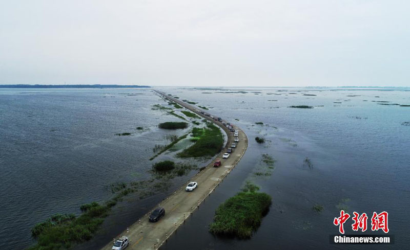 ?Шоссе на воде? в Южном Китае привлекло много туристов