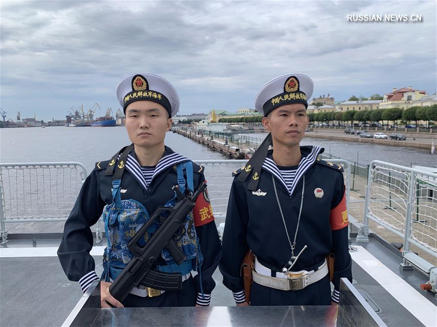 Китайский военный корабль "Сиань" прибыл в Санкт-Петербург для участия в Дне ВМФ России