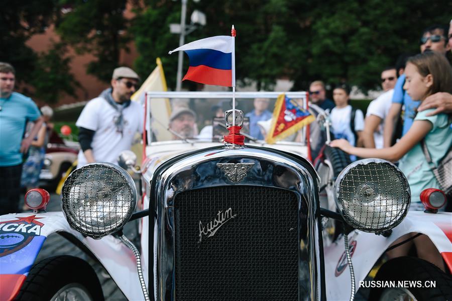 В Москве прошло ралли ретроавтомобилей 