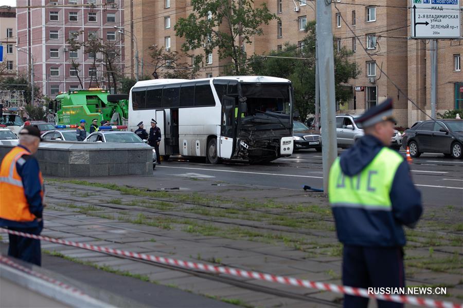 Автобус с китайскими туристами попал в ДТП в Москве