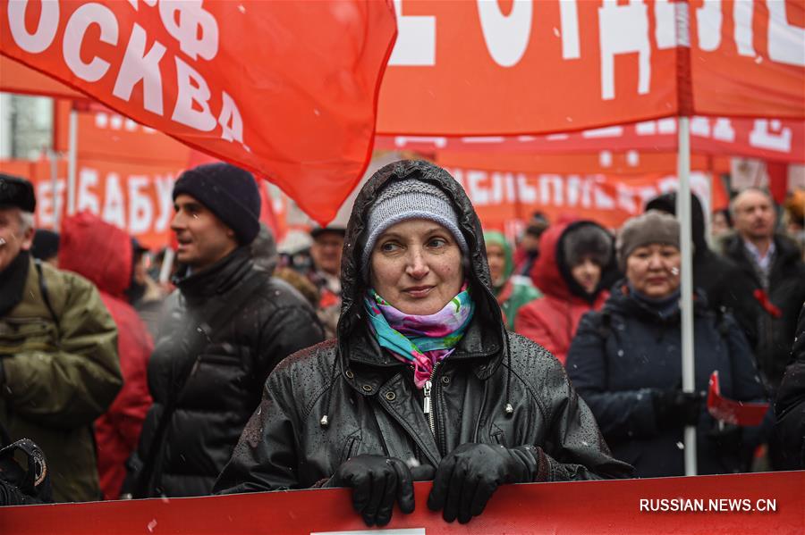 КПРФ провела в Москве шествие по случаю Дня защитника Отечества