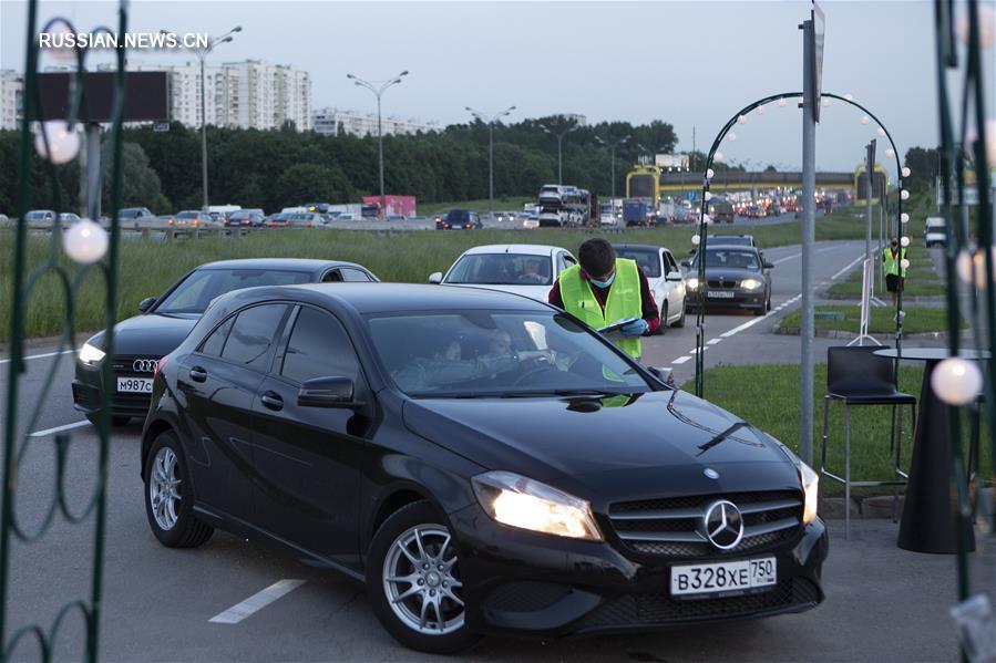 В Москве открылся автокинотеатр