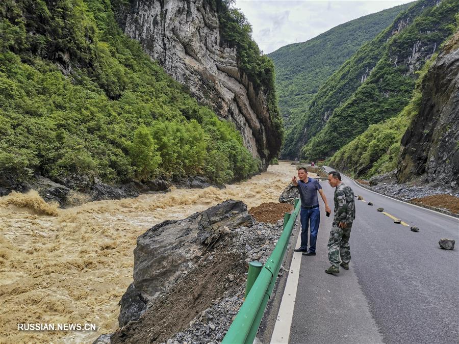 Проливные дожди в уезде Уси в Чунцине