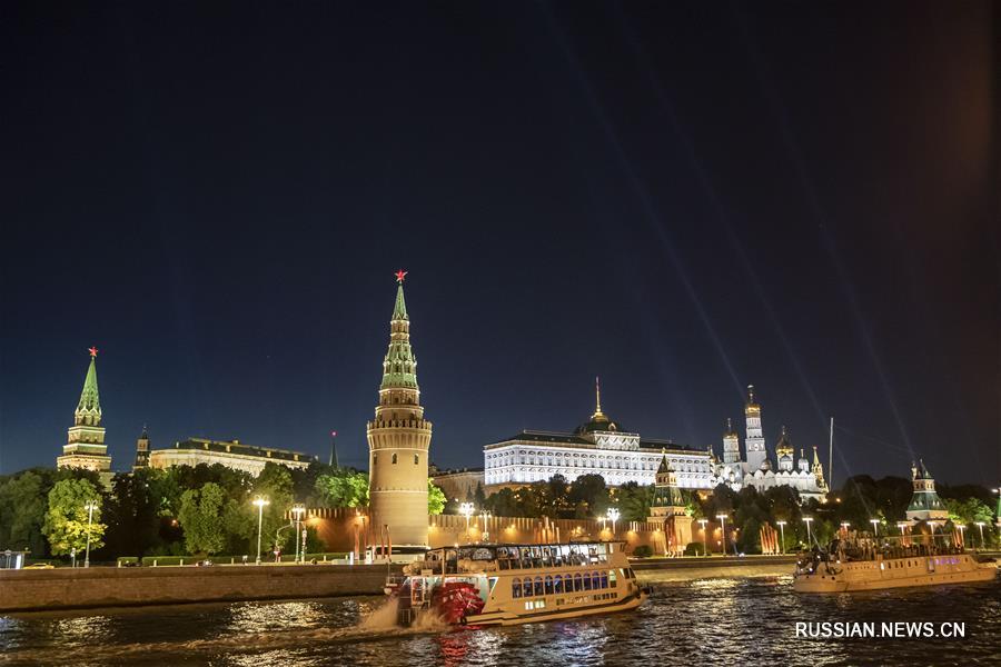 Праздничный салют в Москве