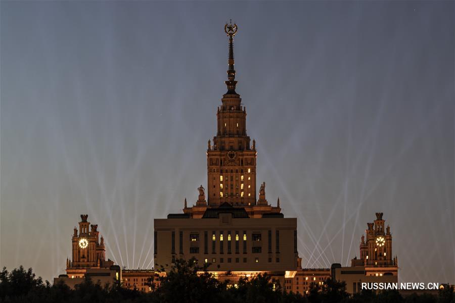 Праздничный салют в Москве