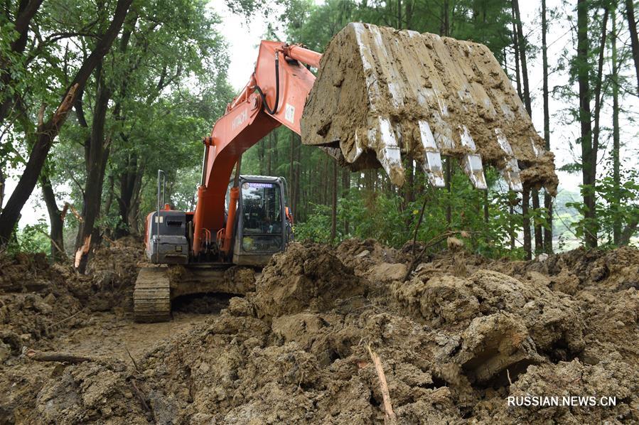 Отвод паводковых вод на дамбе реки Цзянкоухэ