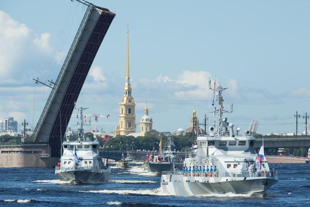 В Санкт-Петербурге прошел главный парад в честь Дня Военно-морского флота