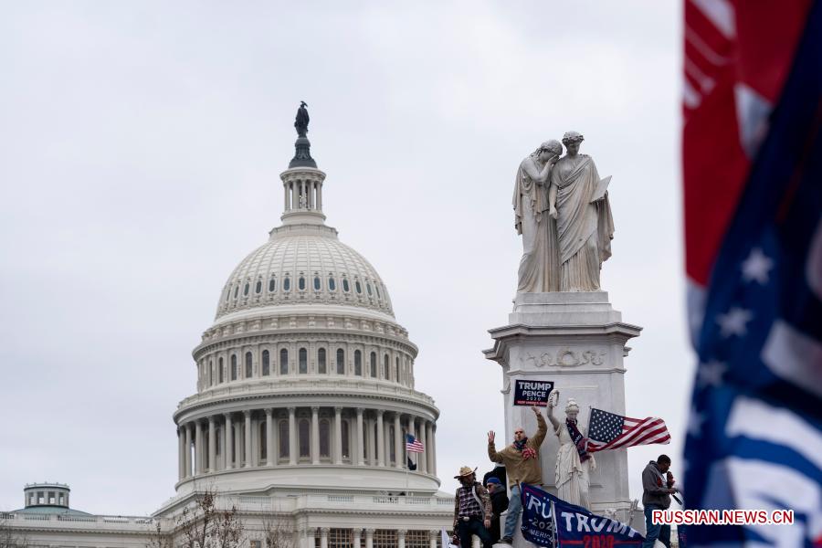 Протестующие в США прорвались в здание Капитолия, процесс подсчета голосов приостановлен