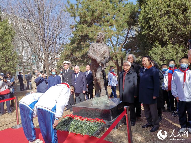 В Пекине состоялась презентация мемориального издания ?Их помнят в России и Китае?