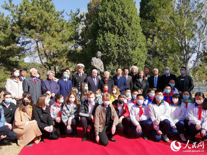 В Пекине состоялась презентация мемориального издания ?Их помнят в России и Китае?