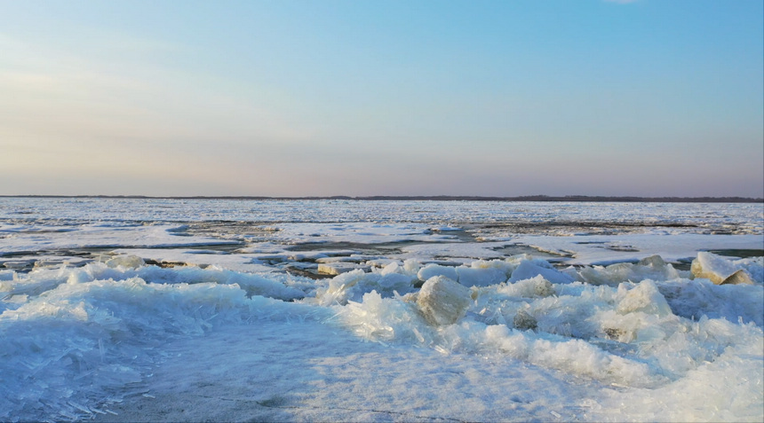 На реке Уссури начался ледоход