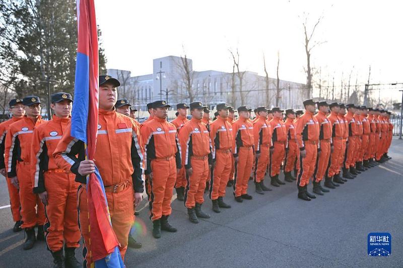 Китайские спасатели направляются в Турцию