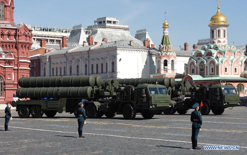 В Москве на Красной площади прошел военный парад в ознаменование 68- й годовщины победы в Великой Отечественной войне (15)