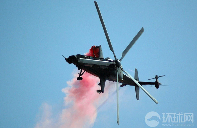 Боевой вертолет ?Учжи-10? совершил сальто, техника которого сопоставима с американским вертолётом ?Апач?